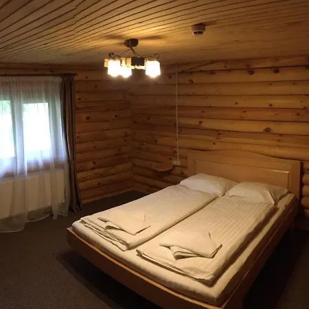 Sokolyne Gnizdo אורחן Korostov