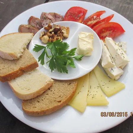 Sokolyne Gnizdo Inn *